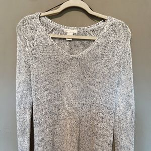 H&M v neck sweater